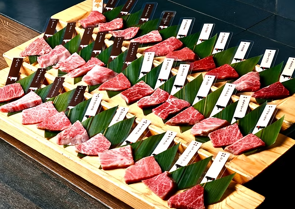 飛騨牛一頭買い灯り家　レーン焼肉　にくどこ